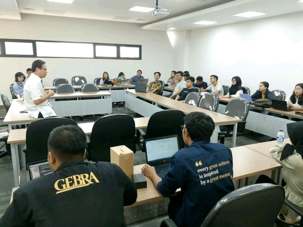 Pak Adrian Lembong di Smart Innovation Clinic